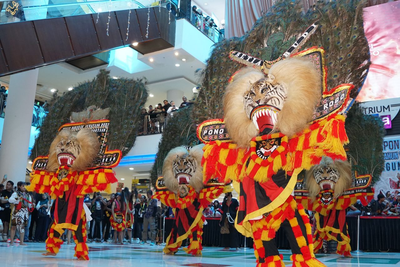 Wong Ponorogo Gemparkan Johor Bahru, Mainkan Reog di Lobi Mall