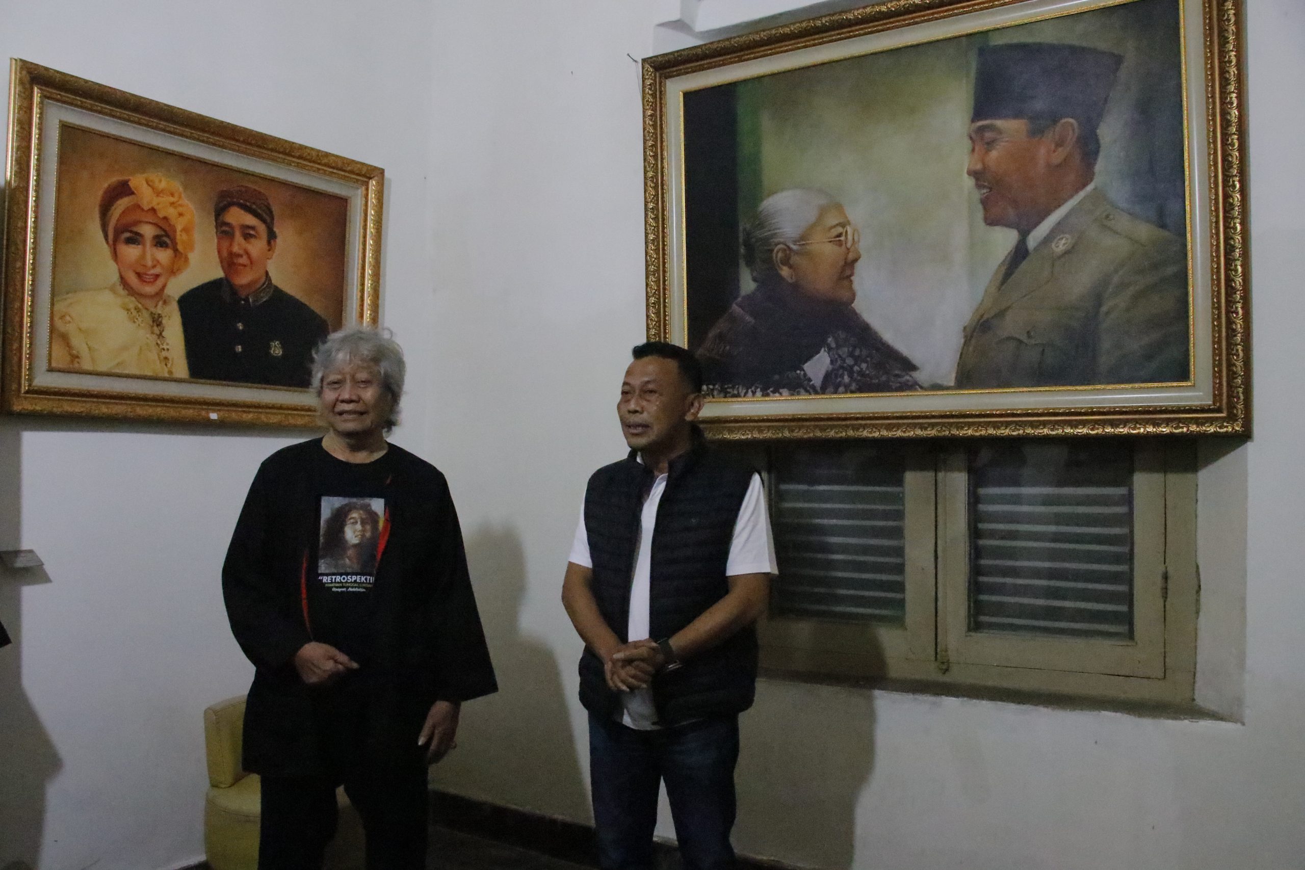 Mas Poor Meretrospeksi Karyanya, Bupati Sugiri Boyong Dua Lukisan 