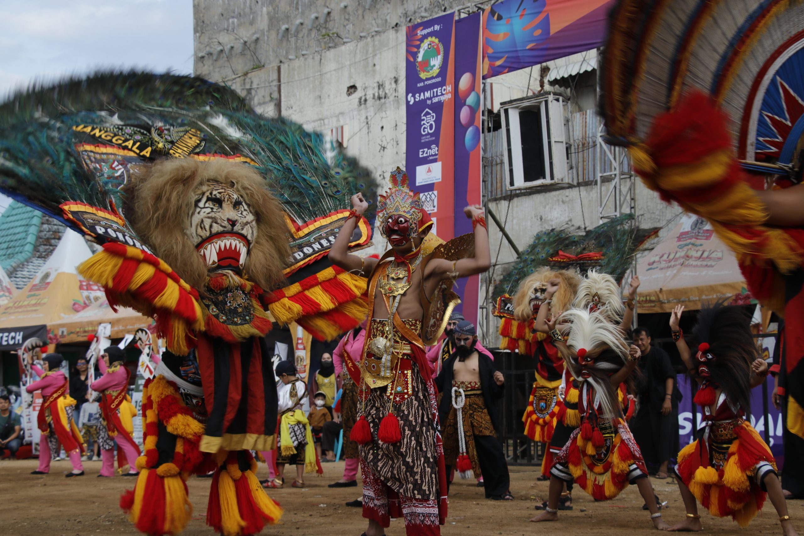Suryo Netro Budoyo, Grup Reog Istimewa dengan Seniman Para Tunanetra Tampil di Mapolda Jatim