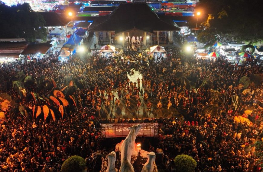 Tadarus Budaya dengan Pertunjukan Reog Kolosal Tegaskan Ponorogo Kota Santri dan Budaya