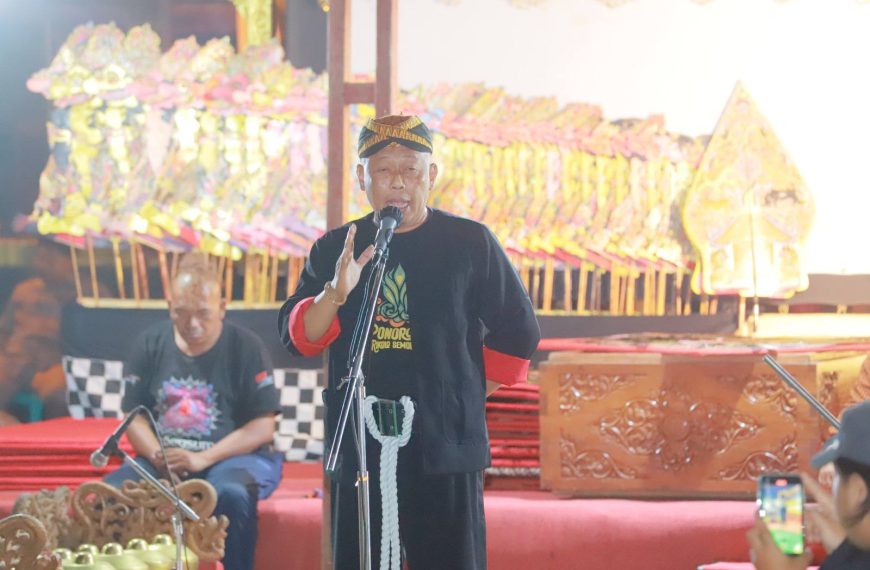 Bupati Sugiri Puji Berita Feature Tulisan Anak Muda Peserta Lomba Karya Jurnalistik FWP