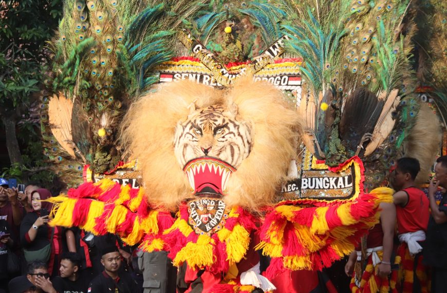 Parade Reog Ponorogo di Desa Golan Tampilkan Kolosal 40 Dadak Merak
