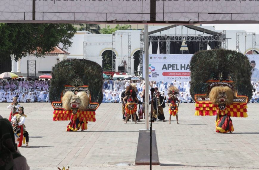 Reog Islami Garapan Lesbumi PCNU Meriahkan Apel Besar Hari Santri di Ponorogo