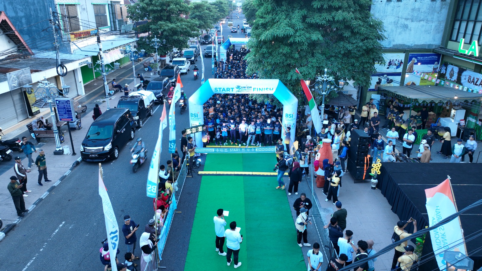 Lisdyarita Dapat Kehormatan Angkat Bendera Start Akhwat Unida Gontor Fun Run 2026